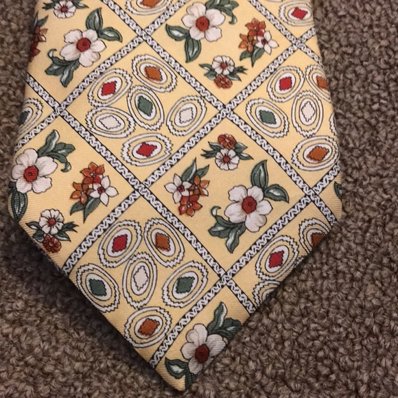 Silk Accents Silk Tie - Pale Yellow Floral - Picture 2 of 4